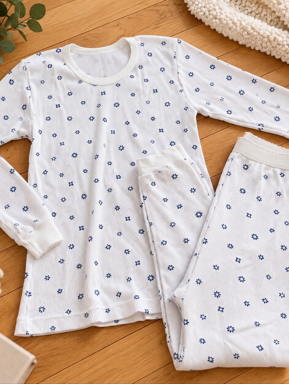 White Waffle Knit Floral Pajama Set Navy Blue Size Small vintage